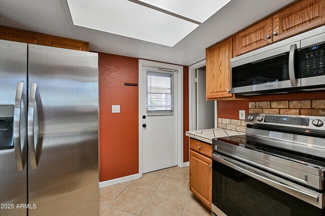 Building Photo - 1503 E Florian Ave