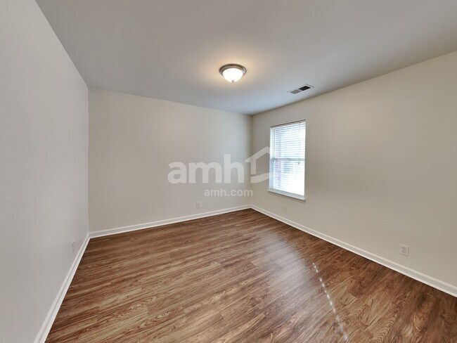 Building Photo - 1502 Halifax Dr