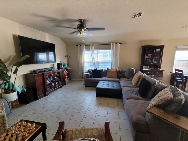 Building Photo - 8745 Ironwood Hill