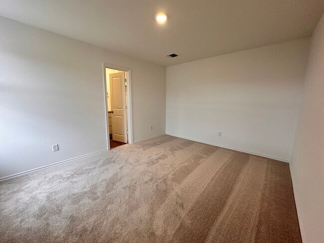 Building Photo - New 3 bedroom 2 1/2 bath home - Move in Deposit-Free! (If Qualified)