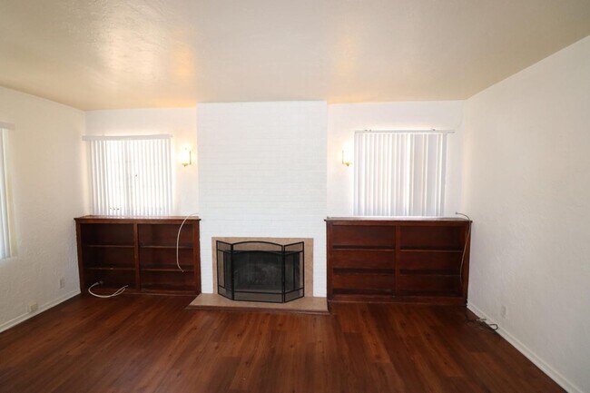 Building Photo - 3 Bedroom 2 Bathroom