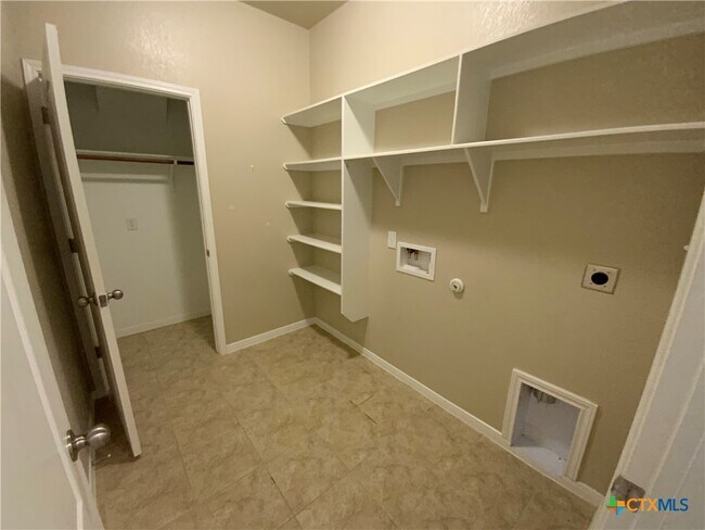 Building Photo - 1407 Chalice Dr