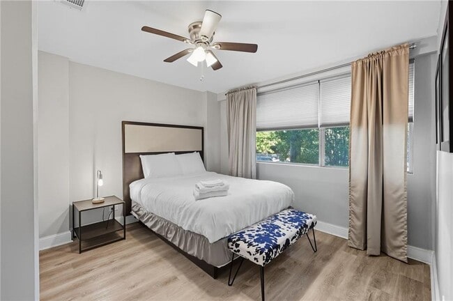 Building Photo - 3645 Peachtree Rd NE