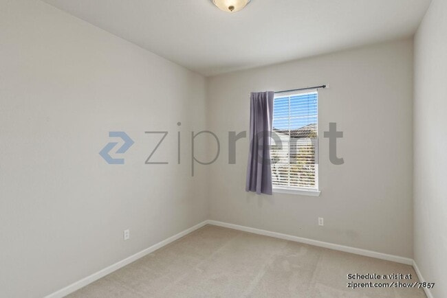 Building Photo - Unit