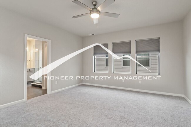 Building Photo - 4 bed, 3.5 bath home in Gold Hill Mesa with AC and 2 Car Garage