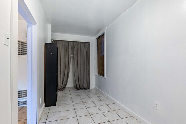 Building Photo - 2109 W Cullerton St