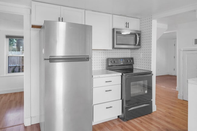 Building Photo - Ashland Ave