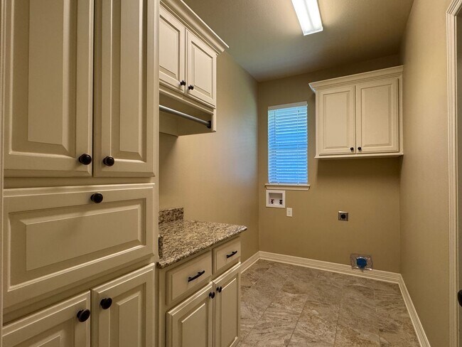 Building Photo - 11248 Fox Trail