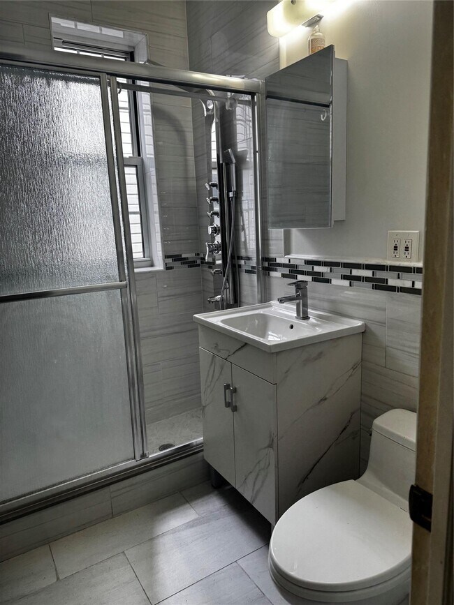 Building Photo - 1249 Bronx River Ave