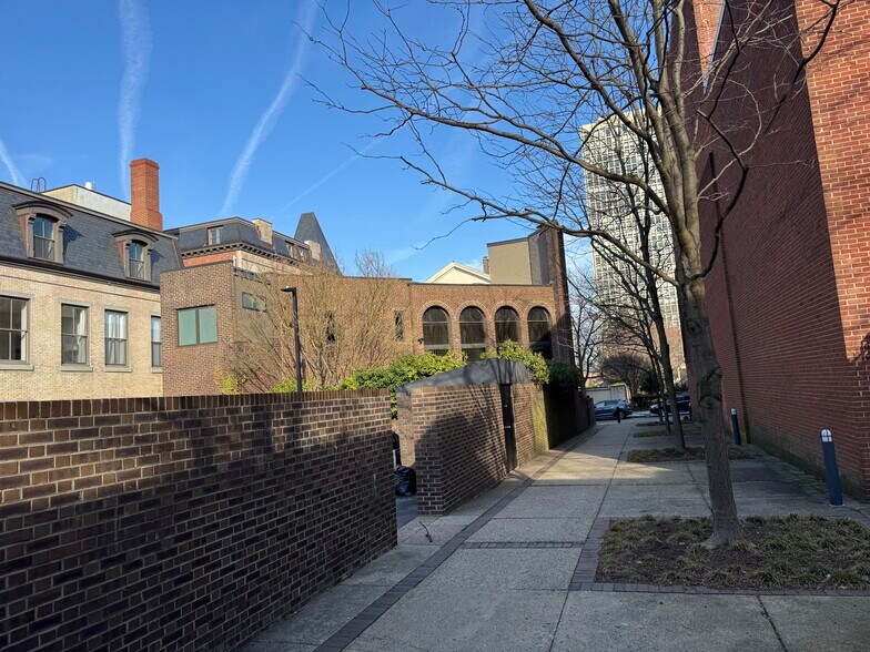 Building Photo - 230 S 3rd St