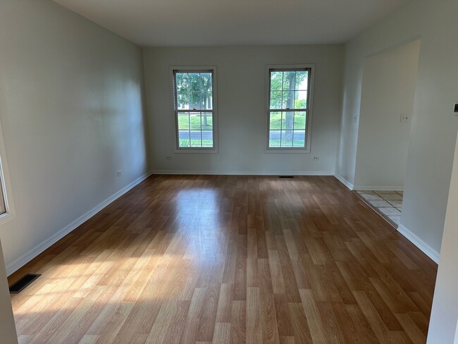 Building Photo - 2083 Westfield Dr