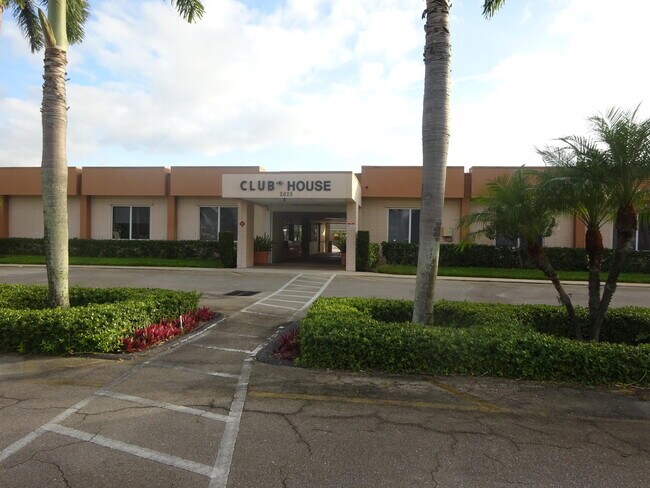Building Photo - 2763 Dudley Dr W