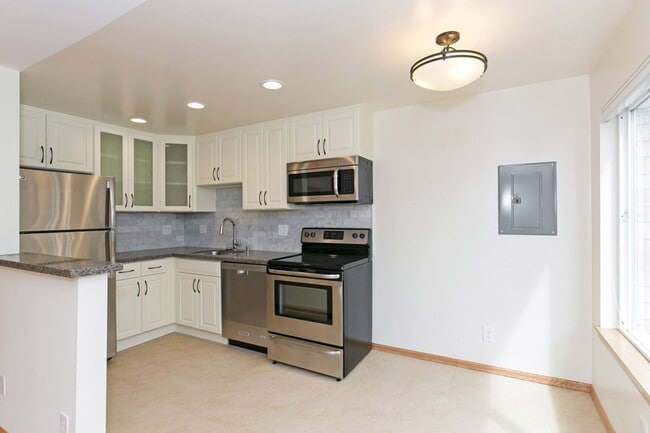 Building Photo - Aqua Terrace