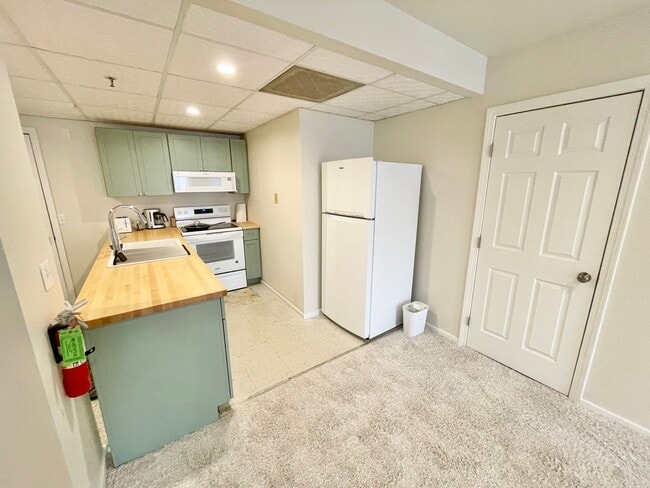 Building Photo - 131 Main St