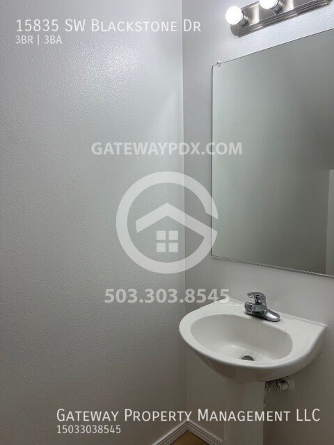 Building Photo - 15835 SW Blackstone Dr