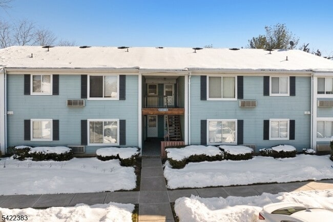 Building Photo - 62 Eton Way