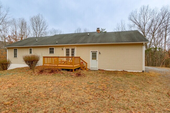 Building Photo - 443 Arrowhead Rd