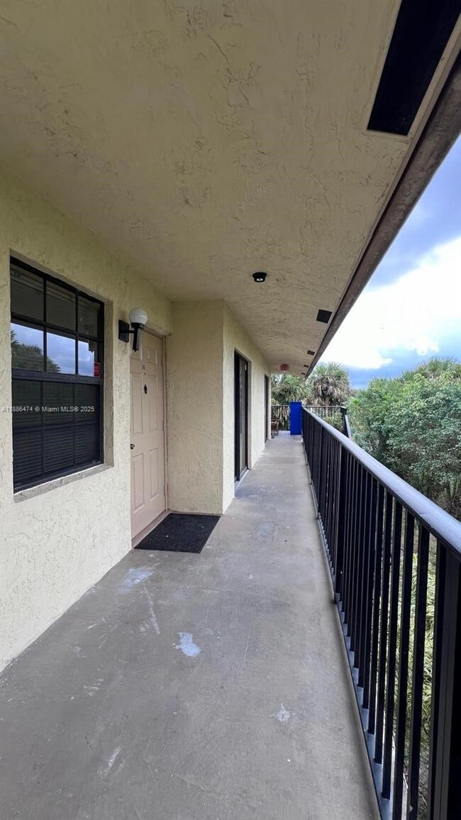Building Photo - 4310 Crystal Lake Dr