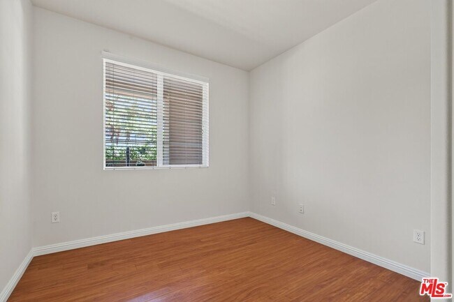 Building Photo - 360 W Ave 26
