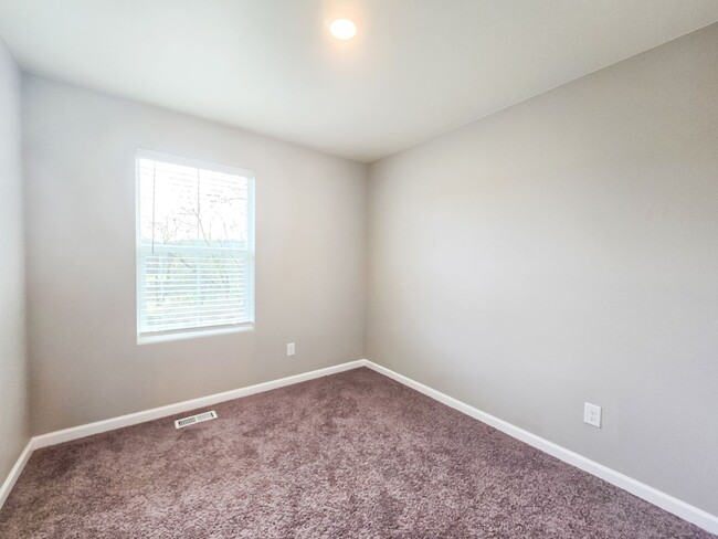 Building Photo - Newly Built Townhome 3bd 2.5ba