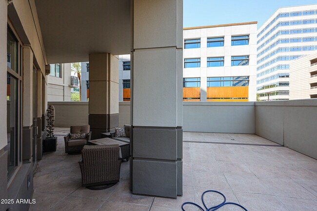 Building Photo - 2211 E Camelback Rd