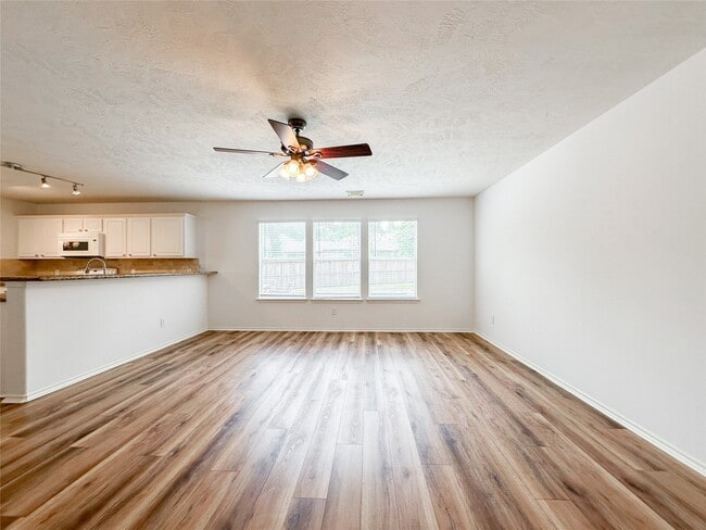 Building Photo - 11 Orion Star Ct