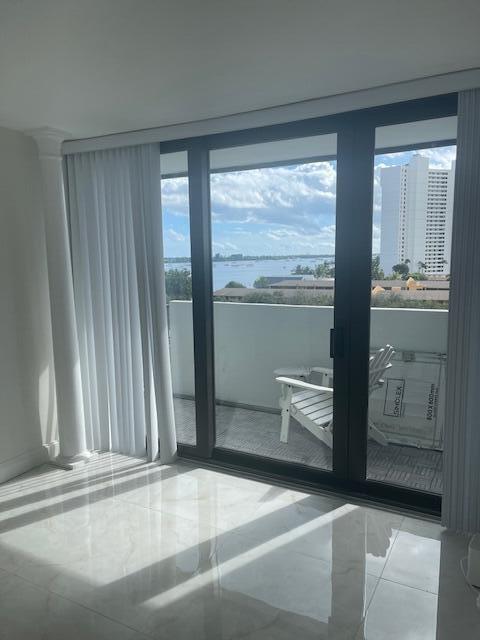 Building Photo - 5600 N Flagler Dr