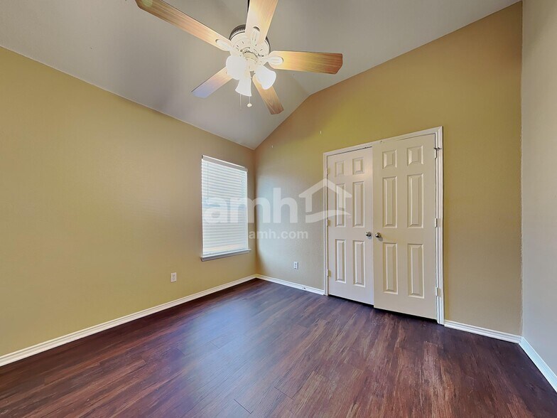 Building Photo - 1606 Windcastle Dr