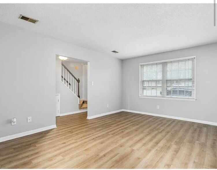 Building Photo - 514 Peele St