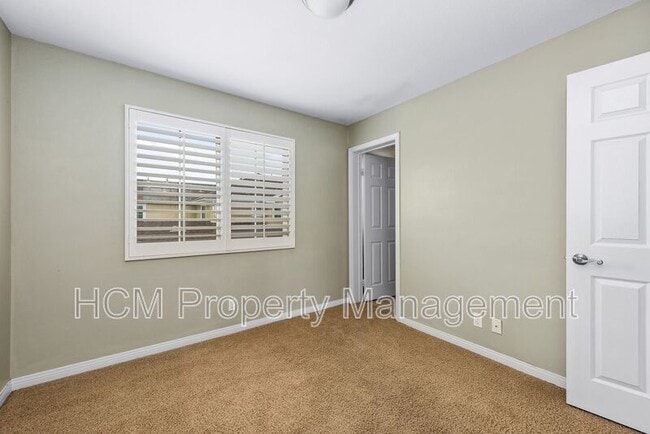Building Photo - 315 Silk Tree