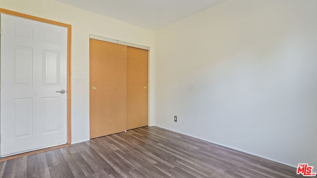 Building Photo - 13842 Hamlin St