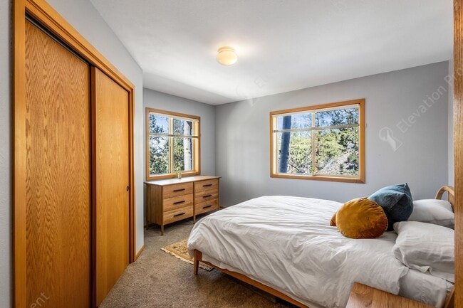 Building Photo - Unfurnished - 5BR - 3.5BA Forest Retreat in Northwest Bend