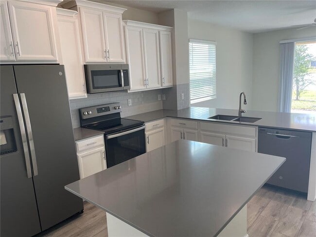 Building Photo - 3431 Sagebrush St