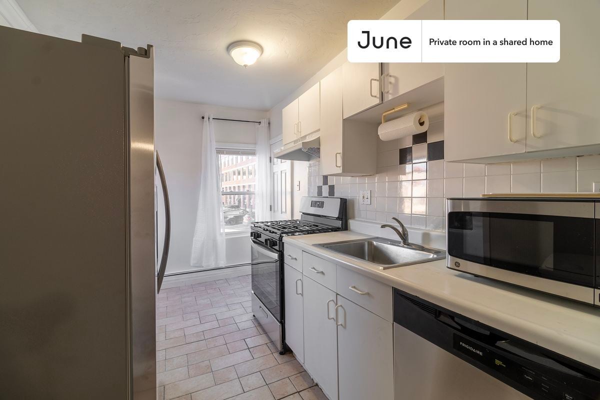 Building Photo - Room in Shared 4 bed/2 bath home in Newton Corner