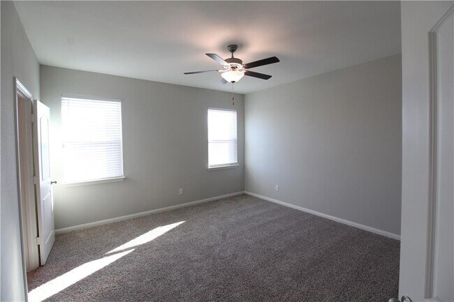 Building Photo - 509 Washington Dr