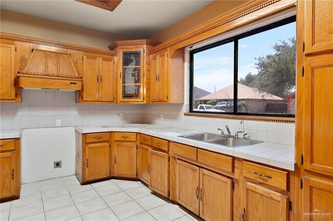 Building Photo - 604 Crystal Dr