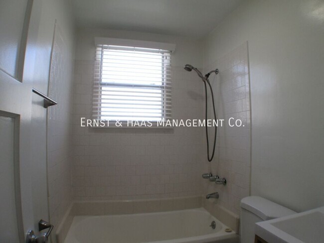 Building Photo - Lovely 1 Bedroom Apartment in Prime Bixby ...