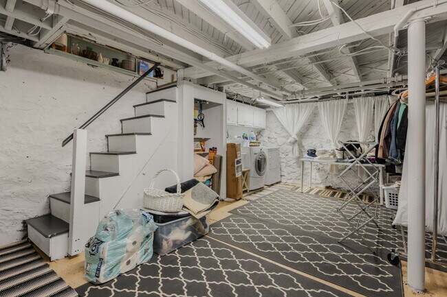 Building Photo - 105 Sill Ln