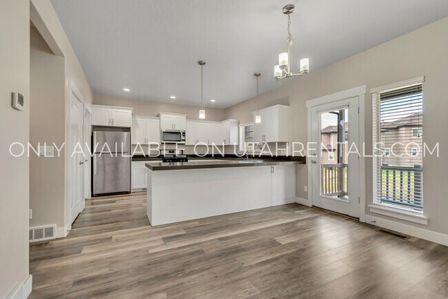 Building Photo - 1638 E Aspen Loop