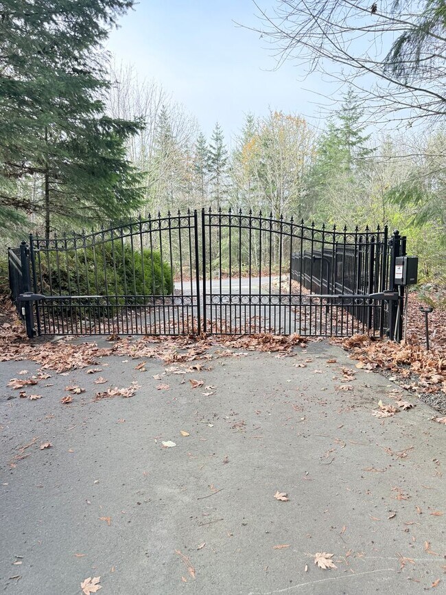 Building Photo - Beautiful house in Maple View Meadows.