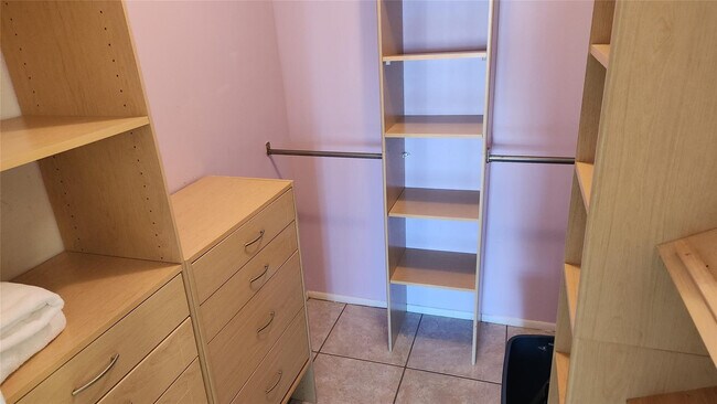 Building Photo - 405 N Ocean Blvd