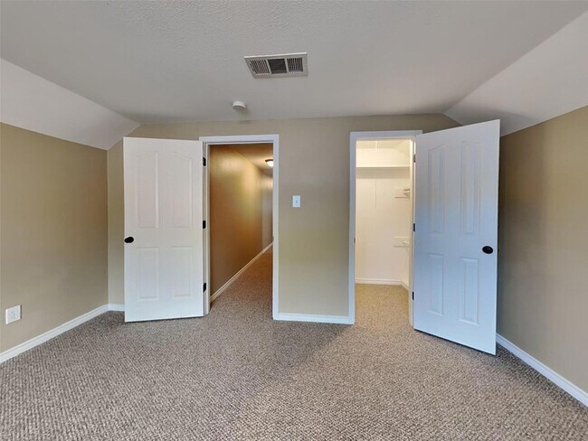 Building Photo - 2202 Briarwood Blvd