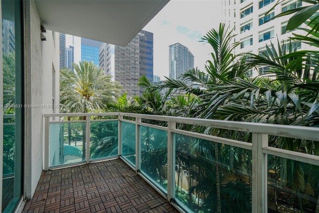 Building Photo - 950 Brickell Bay Dr