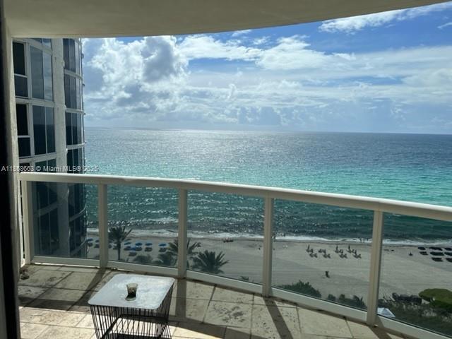 Primary Photo - 17201 Collins Ave
