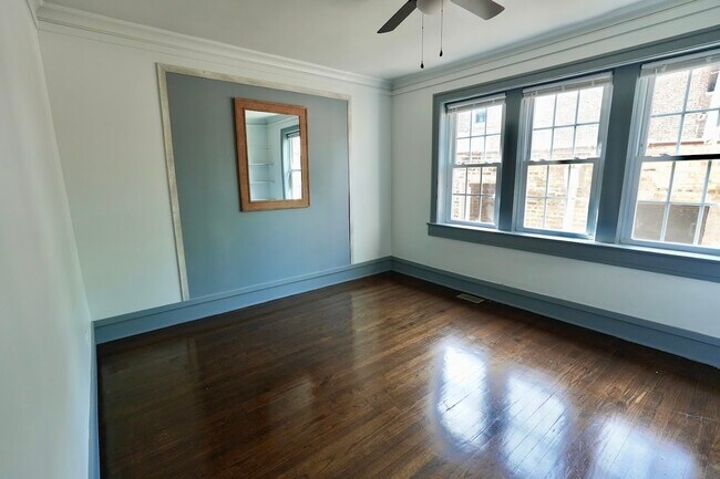 Building Photo - 6709 S Artesian Ave