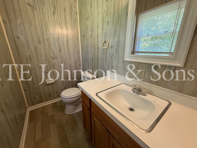 Building Photo - 3BR Home with Stainless Steel Appliances, Hardwood Floors & Carport