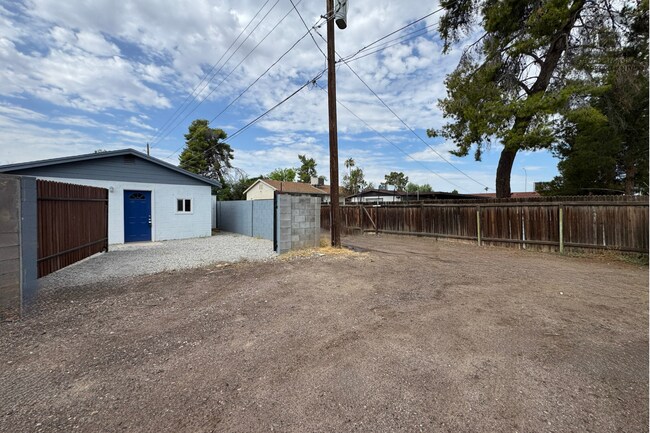 Building Photo - 232 W Gail Dr