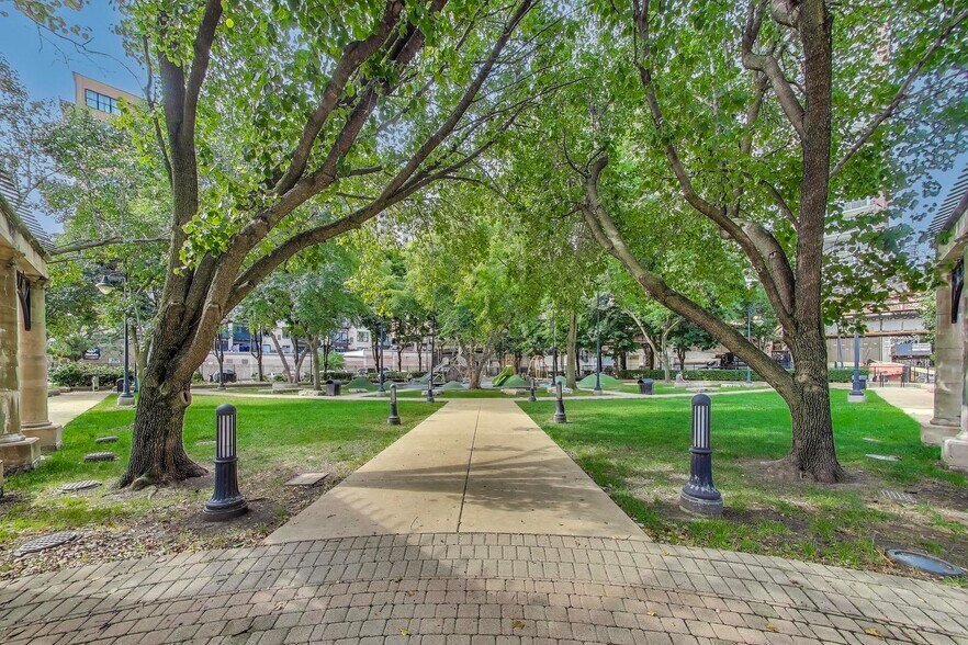 Building Photo - 5 E 14th Pl