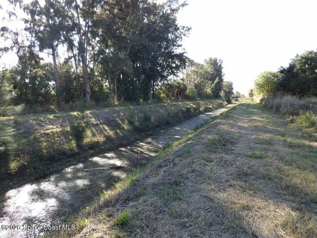 Building Photo - 752 Gelaso St SW