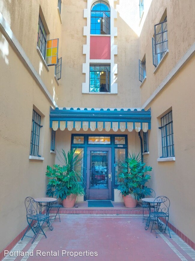 Building Photo - Studio, 1 bath House - 2829 SE Belmont St....